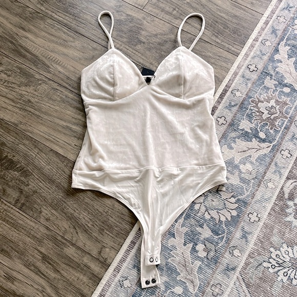 NWT - Express Body Contour - Picture 1 of 5